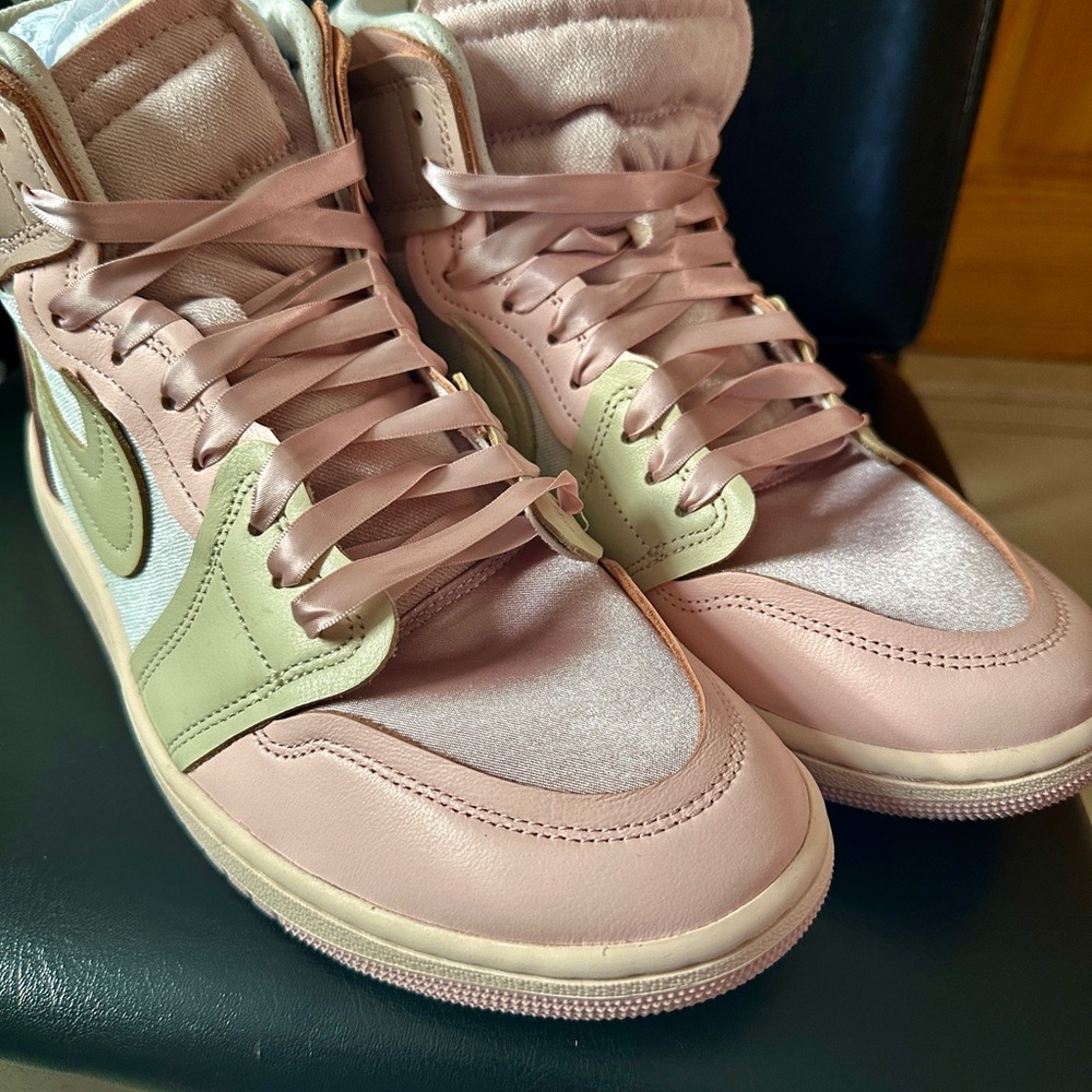 Jordan Women's Sneakers in Pink and White - Picture 5 of 6